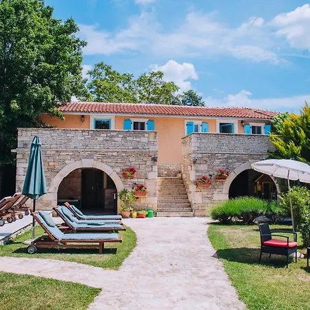 Feriehus Casa Karnevali Žminj