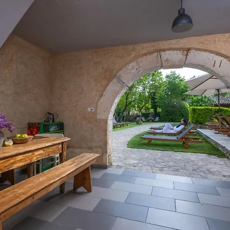 Casa Karnevali *