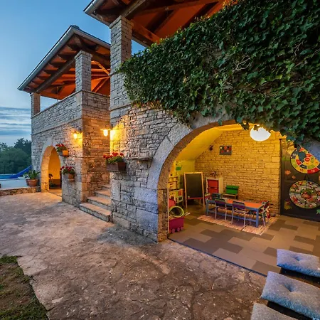 Hébergement de vacances Casa Karnevali Žminj