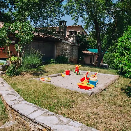 펜션 Casa Karnevali Žminj