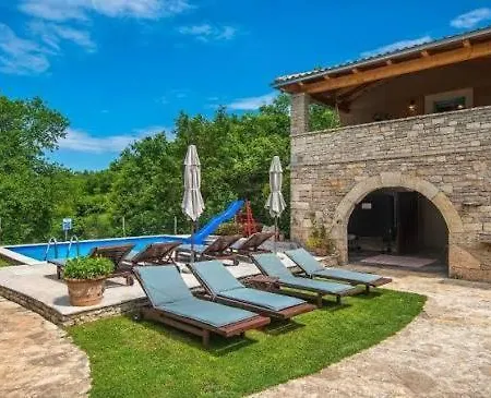 Casa Karnevali Zminj