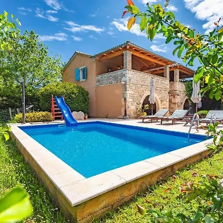 Holiday home Casa Karnevali Zminj